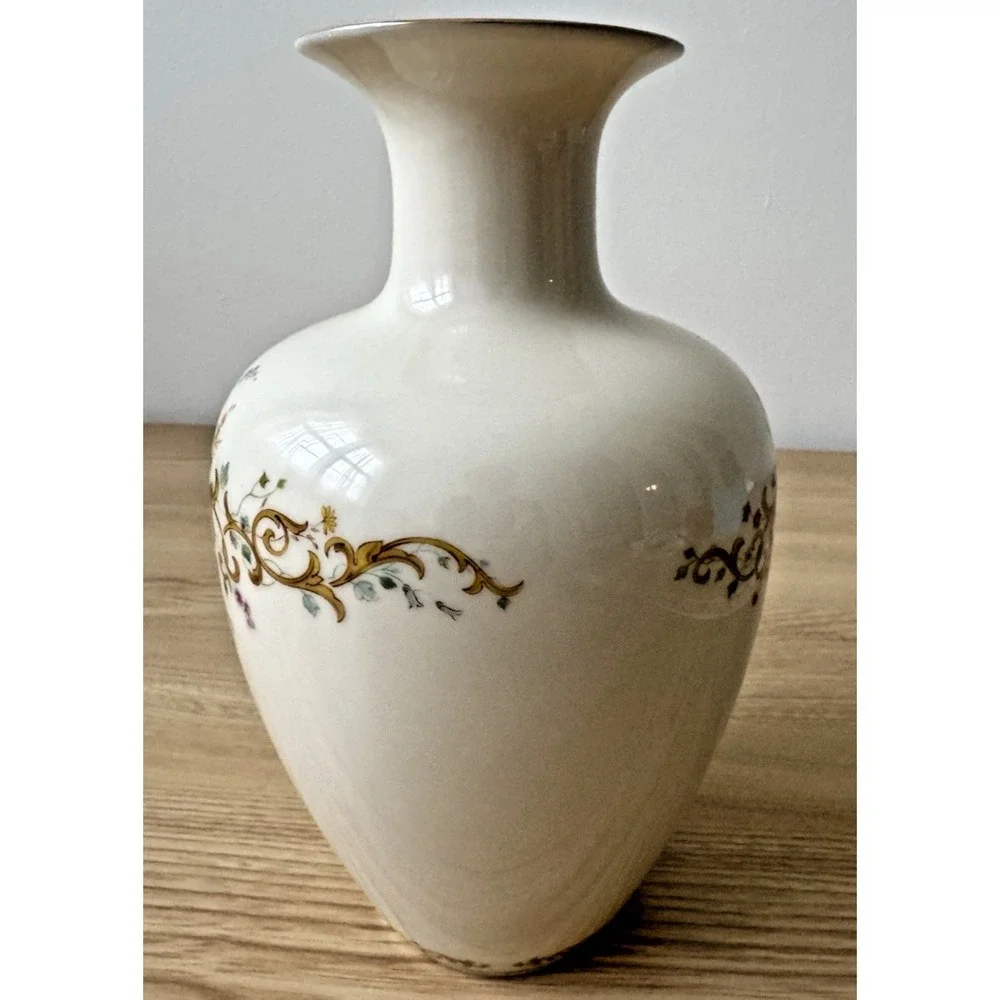 Vintage Lenox Queen's Garden 9.5